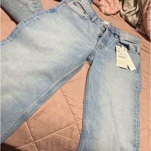 Im selling zara jeans , never worn , new with tags mid rise straight jeans.